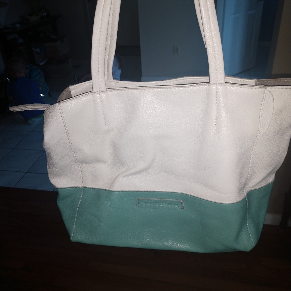 Lightweight leather bag
